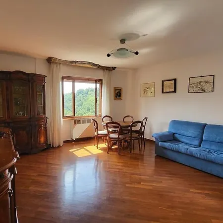 Vicino Al Centro Di Perugia, Elce